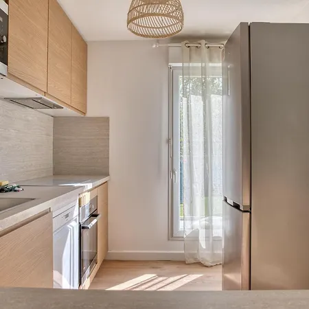 Le Duplex - Disneyland - Parking - Rooftop - Wifi Apartment Montévrain
